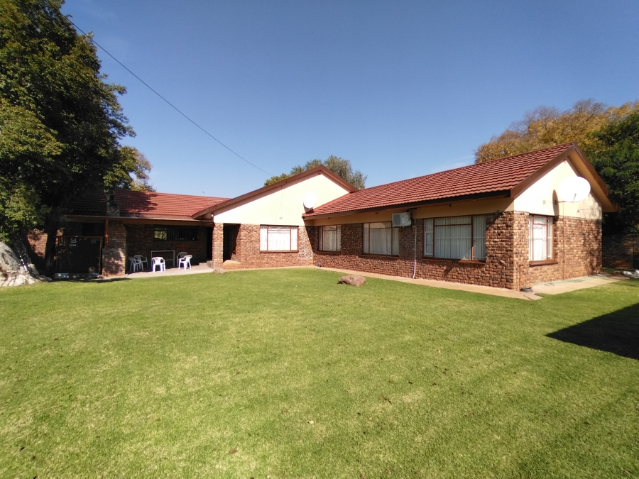 4 Bedroom Property for Sale in Jan Kempdorp Northern Cape